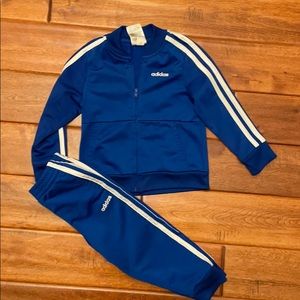 Adidas tracksuit size 2T